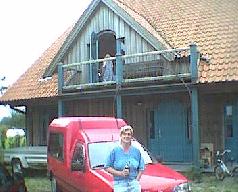Antje mit Haus ohne Udo. Oben: Hannah von hinten. Rechts nicht im Bild: Orangefarbener K&auml;fer Bj. 197?