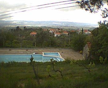 Blick mit Tal - Pool ohne Wasser